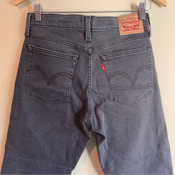 Levi Wedgie Straight Denim Jean Size 28 - Picture 10 of 12